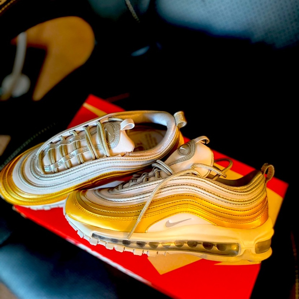 New Women’s Air Max